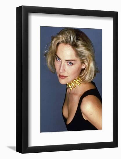 SHARON STONE. "Basic Instinct" [1992], directed by PAUL VERHOEVEN.-null-Framed Photographic Print