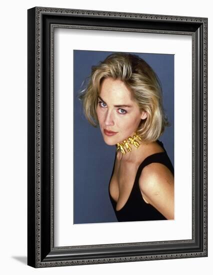 SHARON STONE. "Basic Instinct" [1992], directed by PAUL VERHOEVEN.-null-Framed Photographic Print