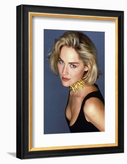 SHARON STONE. "Basic Instinct" [1992], directed by PAUL VERHOEVEN.-null-Framed Photographic Print