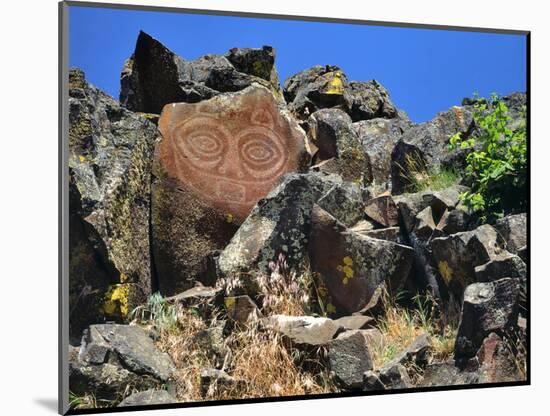 She Who Watches, Tsagaglalal Petroglyph, Washington, USA-Jaynes Gallery-Mounted Photographic Print