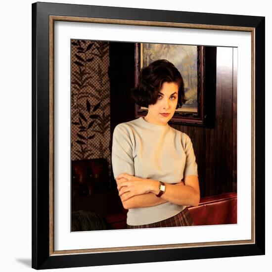 SHERILYN FENN. "Twin Peaks" [1990], directed by DAVID LYNCH.-null-Framed Photographic Print