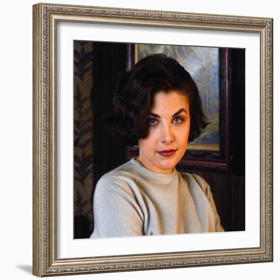 SHERILYN FENN. "Twin Peaks" [1990], directed by DAVID LYNCH.-null-Framed Photographic Print