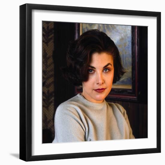 SHERILYN FENN. "Twin Peaks" [1990], directed by DAVID LYNCH.-null-Framed Premium Photographic Print