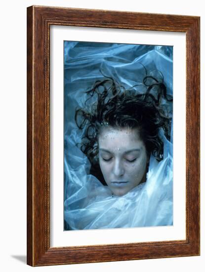 SHERYL LEE. "Twin Peaks" [1990], directed by DAVID LYNCH.-null-Framed Premium Photographic Print