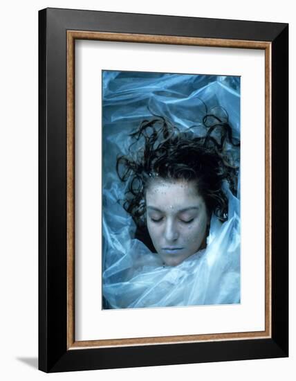 SHERYL LEE. "Twin Peaks" [1990], directed by DAVID LYNCH.-null-Framed Photographic Print