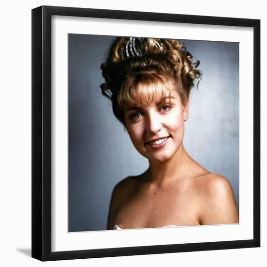 SHERYL LEE. "Twin Peaks" [1990], directed by DAVID LYNCH.-null-Framed Premium Photographic Print