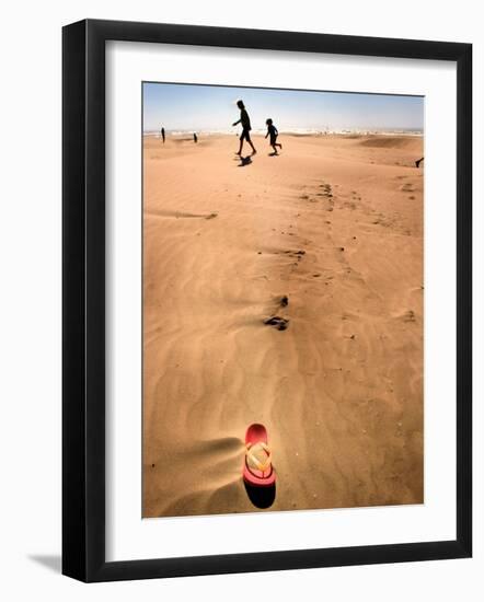Shoremob-Craig Satterlee-Framed Photographic Print