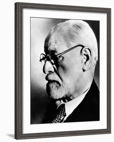 Sigmund Freud, 1936-null-Framed Photo