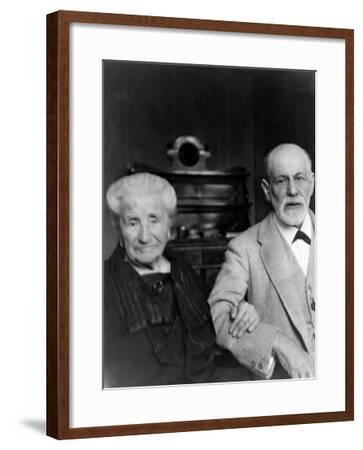 'Sigmund Freud, and His Mother, Amalia Freud, in 1925' Photo | Art.com