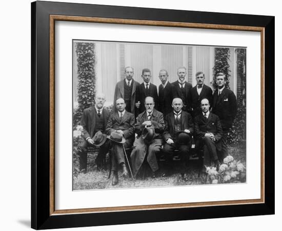 Sigmund Freud with colleagues at a psychoanalytic congress in The Hague, 1920-null-Framed Photographic Print