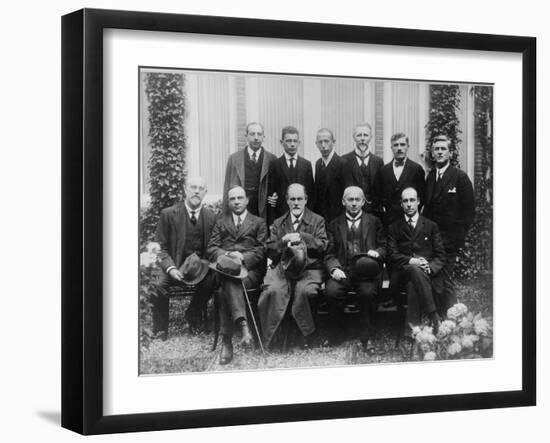 Sigmund Freud with colleagues at a psychoanalytic congress in The Hague, 1920-null-Framed Photographic Print