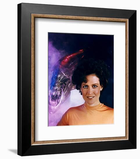 Sigourney Weaver - Aliens-null-Framed Photo