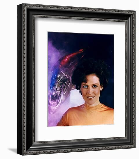 Sigourney Weaver - Aliens-null-Framed Photo