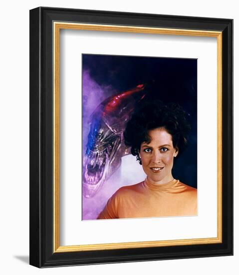 Sigourney Weaver - Aliens-null-Framed Photo