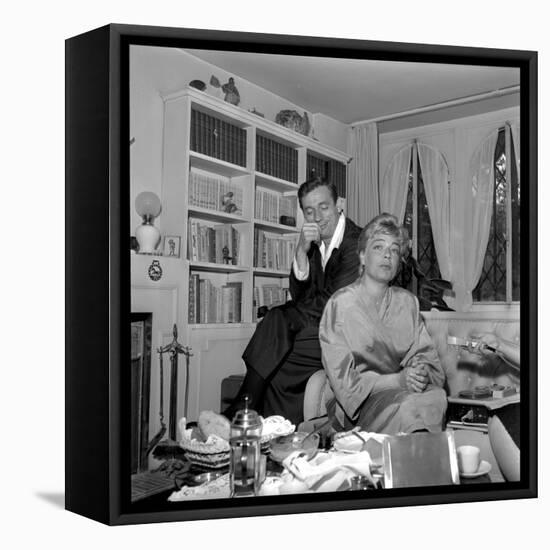 Simone Signoret and Her Husband Yves Montand-Marcel Begoin-Framed Premier Image Canvas