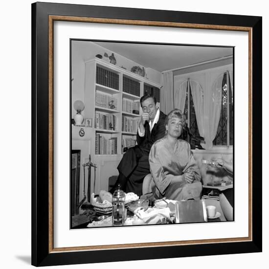 Simone Signoret and Her Husband Yves Montand-Marcel Begoin-Framed Photographic Print