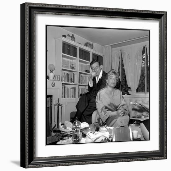 Simone Signoret and Her Husband Yves Montand-Marcel Begoin-Framed Photographic Print