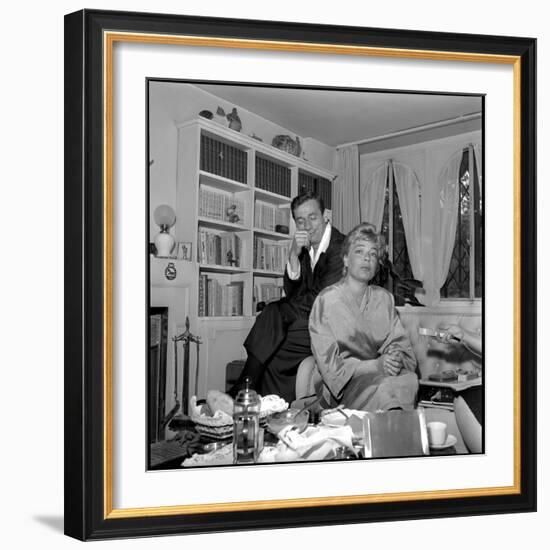 Simone Signoret and Her Husband Yves Montand-Marcel Begoin-Framed Photographic Print