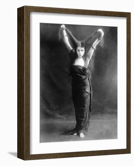 Sin, Theda Bara, 1915-null-Framed Photo