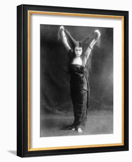 Sin, Theda Bara, 1915-null-Framed Photo