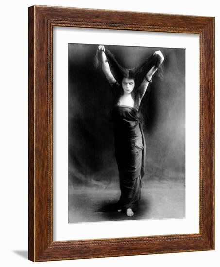 Sin, Theda Bara, 1915-null-Framed Photo
