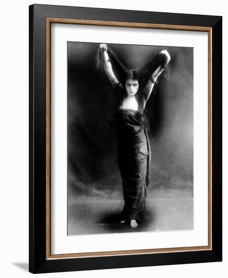 Sin, Theda Bara, 1915-null-Framed Photo