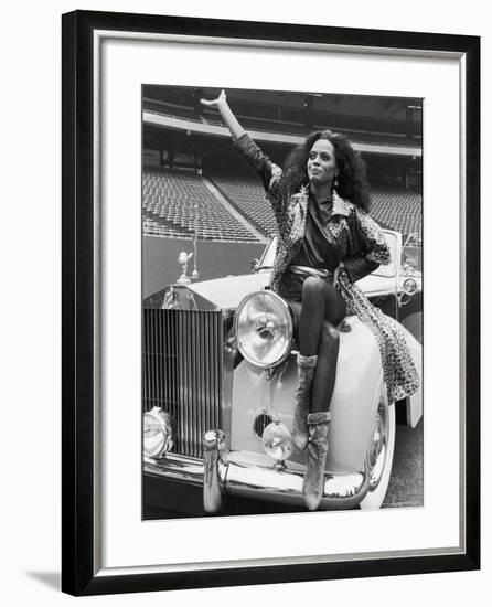 Singer Diana Ross-David Mcgough-Framed Premium Photographic Print