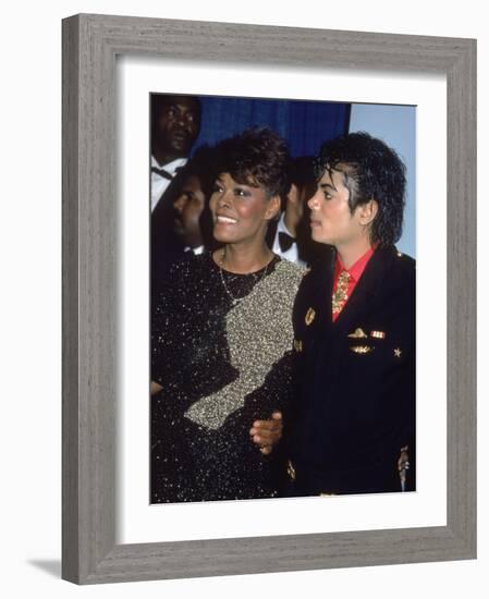Singers Dionne Warwick and Michael Jackson at the Grammy Awards-null-Framed Premium Photographic Print