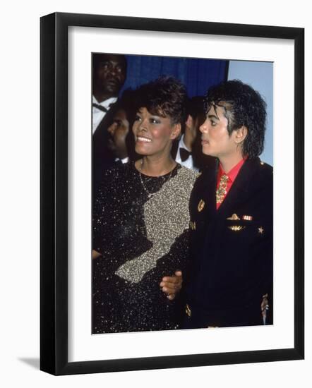 Singers Dionne Warwick and Michael Jackson at the Grammy Awards-null-Framed Premium Photographic Print