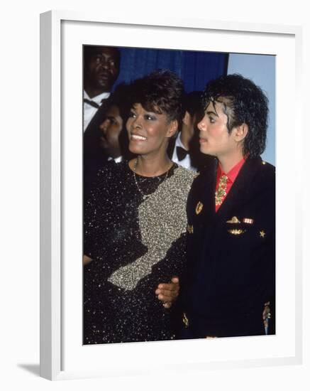 Singers Dionne Warwick and Michael Jackson at the Grammy Awards-null-Framed Premium Photographic Print