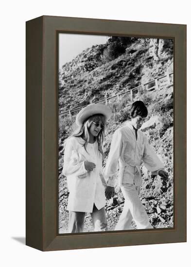 Singers Mick Jagger and Marianne Faithfull in San Remo January 29, 1967-null-Framed Stretched Canvas