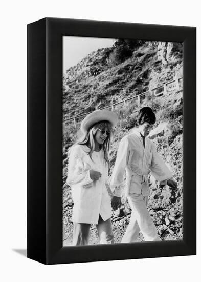 Singers Mick Jagger and Marianne Faithfull in San Remo January 29, 1967-null-Framed Stretched Canvas