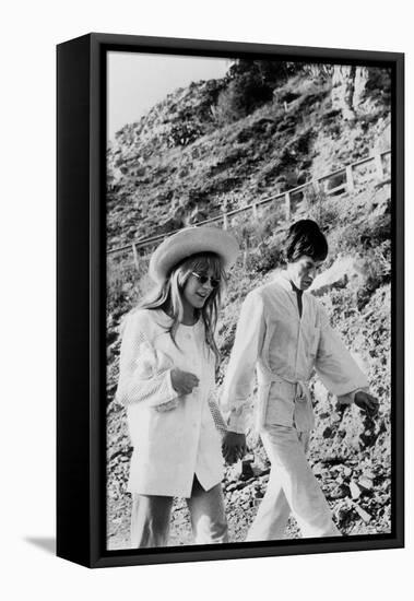 Singers Mick Jagger and Marianne Faithfull in San Remo January 29, 1967-null-Framed Stretched Canvas