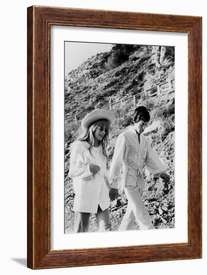 Singers Mick Jagger and Marianne Faithfull in San Remo January 29, 1967-null-Framed Photo