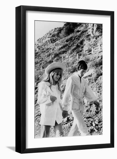 Singers Mick Jagger and Marianne Faithfull in San Remo January 29, 1967-null-Framed Photo