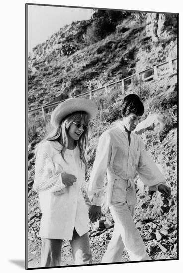 Singers Mick Jagger and Marianne Faithfull in San Remo January 29, 1967-null-Mounted Photo