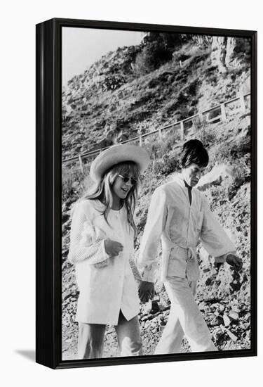 Singers Mick Jagger and Marianne Faithfull in San Remo January 29, 1967-null-Framed Stretched Canvas