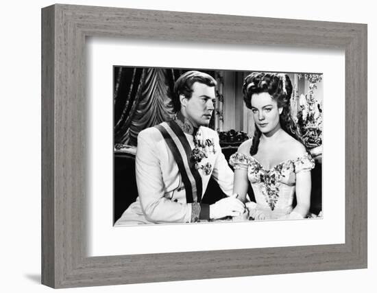 Sissi Imperatrice by ErnstMarischka with Romy Schneider and Karlheinz Bohm, 1956 (b/w photo)-null-Framed Photo