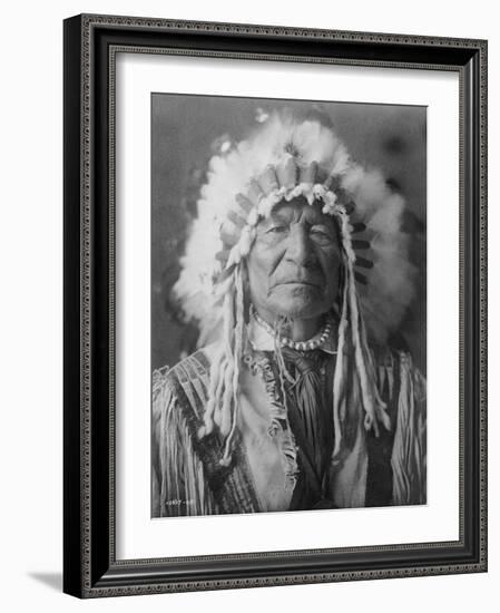 Sitting Bear, Arikara Native American Man Curtis Photograph-Lantern Press-Framed Art Print