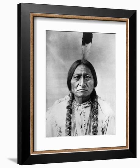 Sitting Bull (1834-1890)-null-Framed Photographic Print