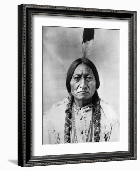 Sitting Bull (1834-1890)-null-Framed Photographic Print