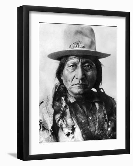 Sitting Bull (1834-1890)-null-Framed Photographic Print