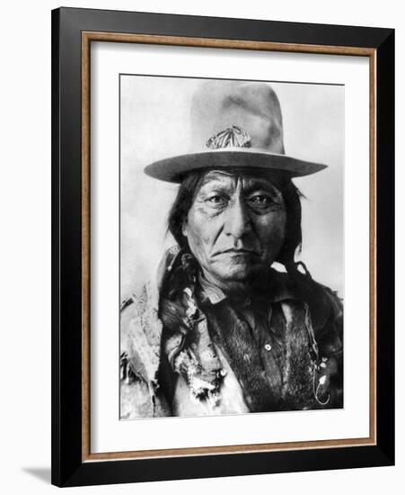 Sitting Bull (1834-1890)-null-Framed Photographic Print