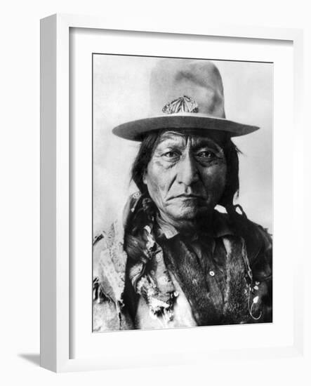 Sitting Bull (1834-1890)-null-Framed Photographic Print