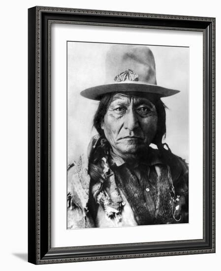 Sitting Bull (1834-1890)-null-Framed Photographic Print