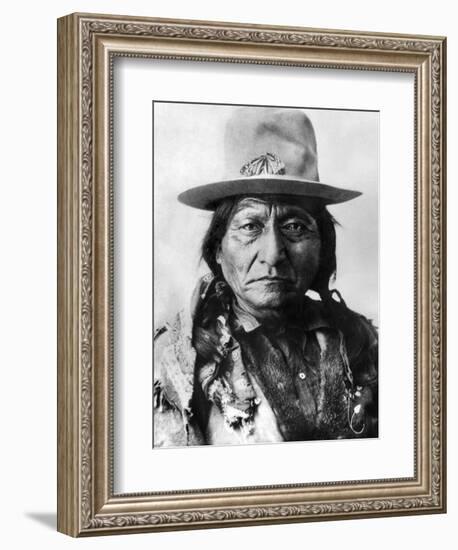 Sitting Bull (1834-1890)-null-Framed Photographic Print