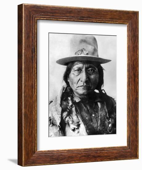 Sitting Bull (1834-1890)-null-Framed Photographic Print