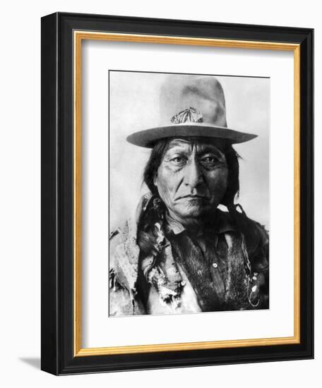 Sitting Bull (1834-1890)-null-Framed Photographic Print