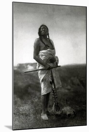 Slow Bull, Ogala Sioux Medicine Man, 1907-Science Source-Mounted Giclee Print