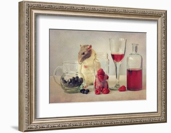 Snoozy Loves to Eat-Ellen Van Deelen-Framed Photographic Print